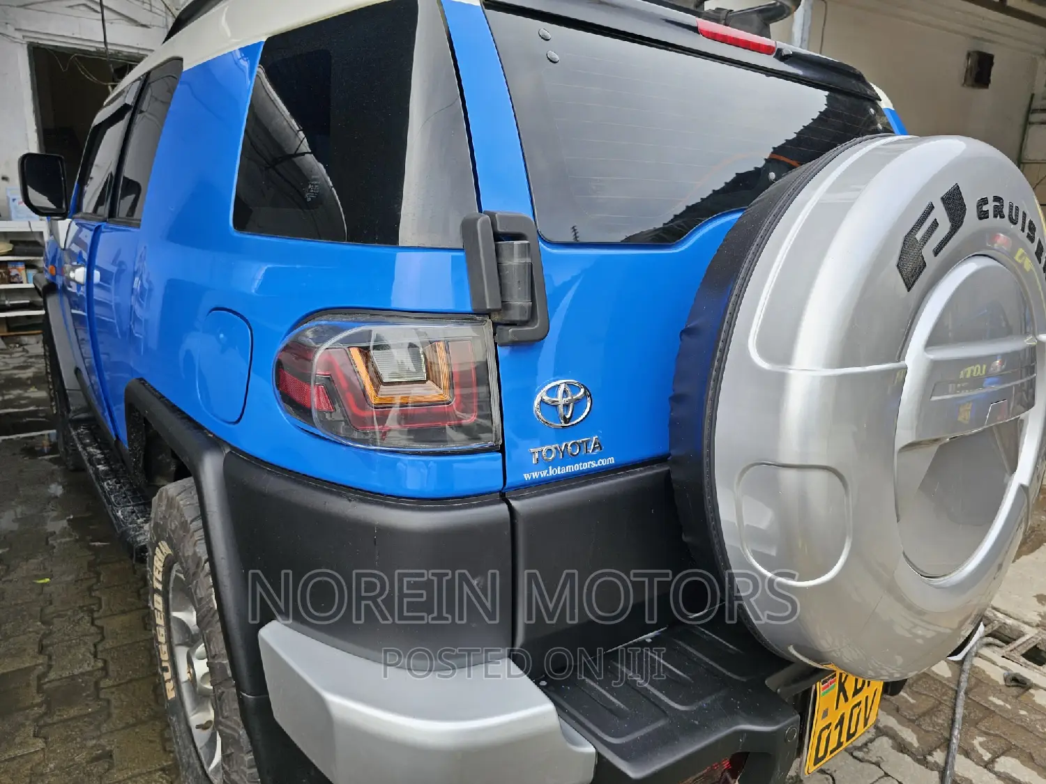Toyota FJ Cruiser 2013 Blue