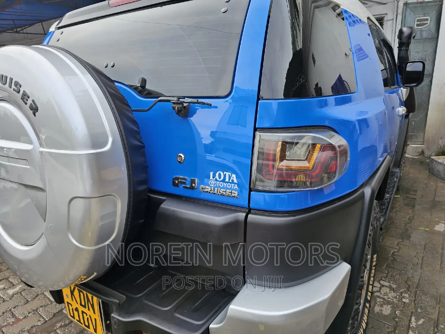 Toyota FJ Cruiser 2013 Blue