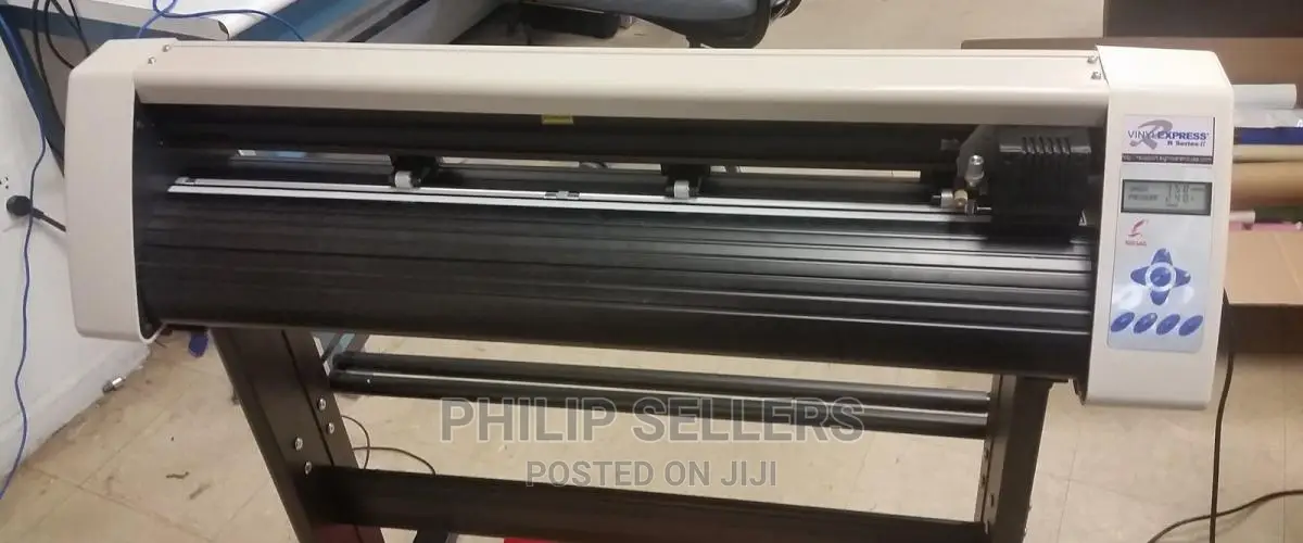 Red Sail Cutting Plotter Machine, Rs720c