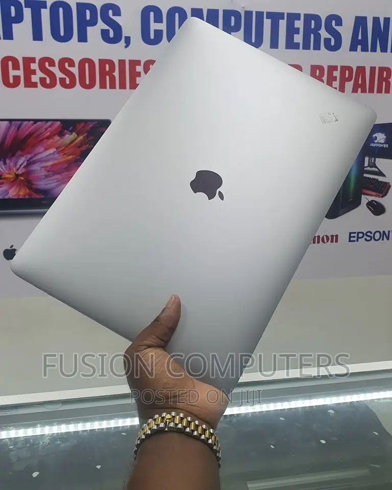 New Laptop Apple MacBook Pro 2015 16GB Intel Core I7 SSD 512GB