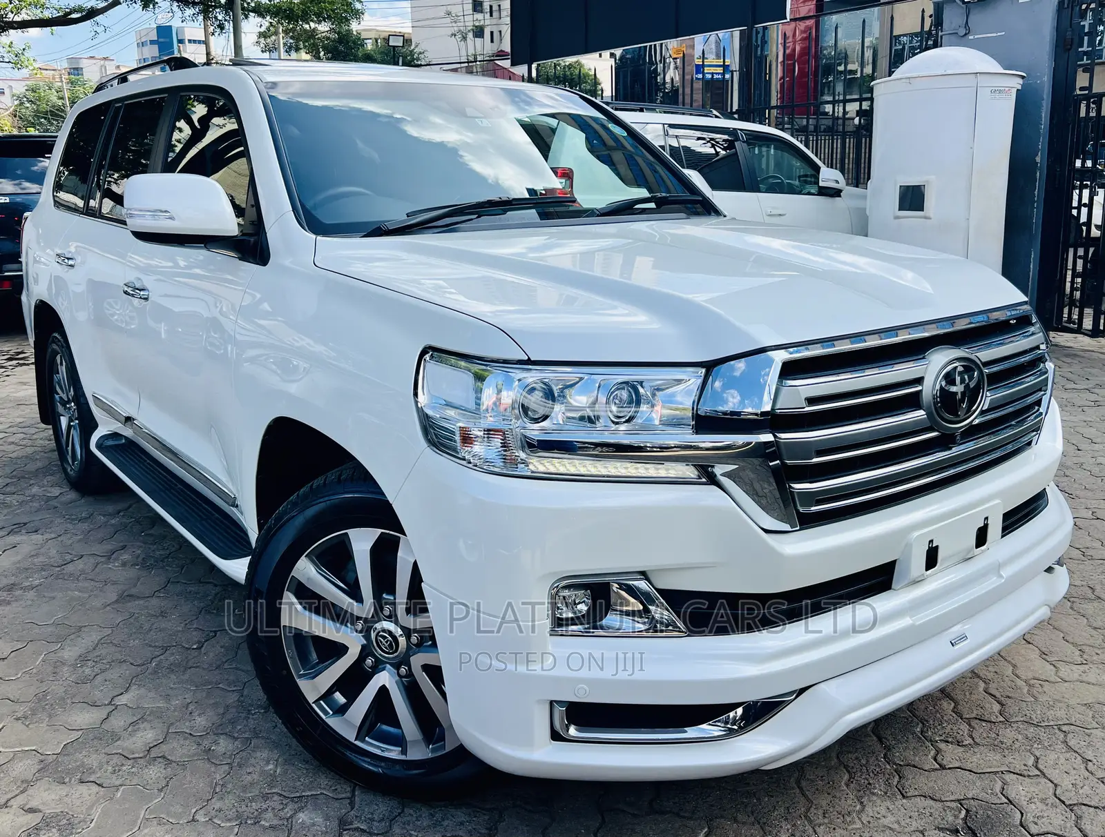 Toyota Land Cruiser 4.6 V8 ZX 2018 White