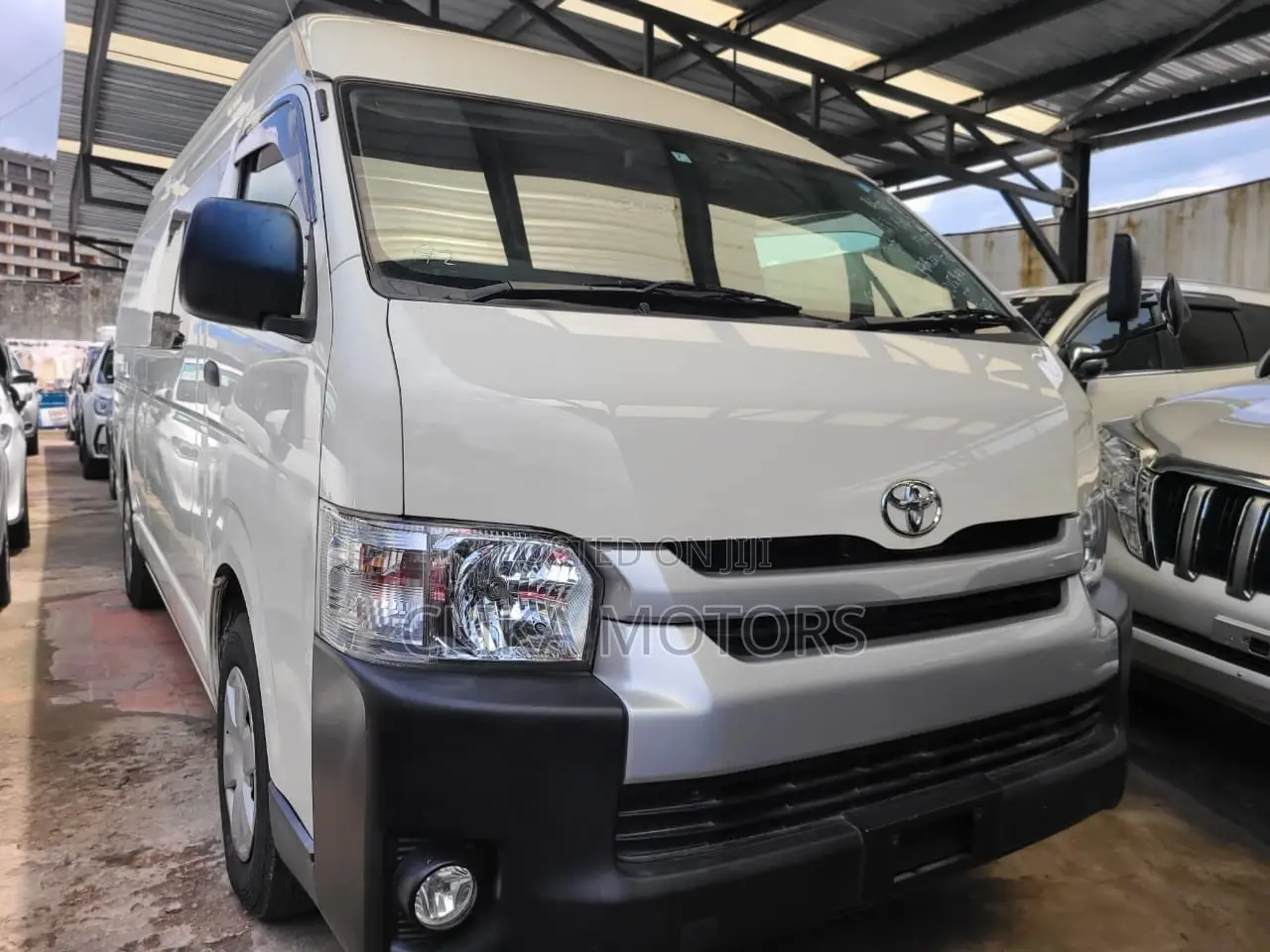 Toyota Grand HiAce 2016 Silver