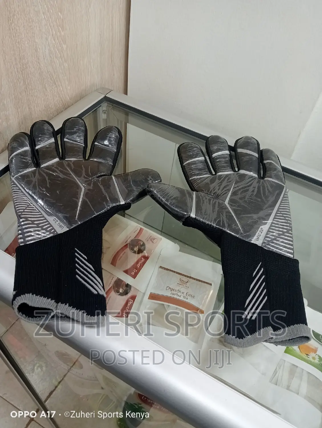 Goalkeeper Gloves/Adidas Predator