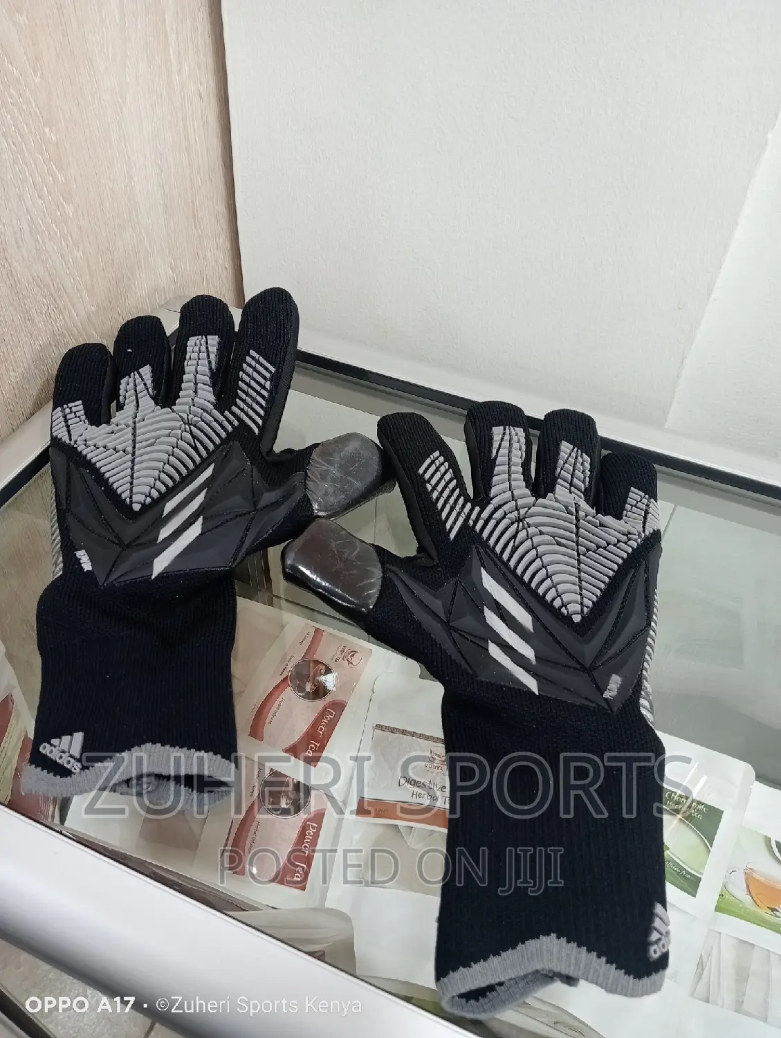 Goalkeeper Gloves/Adidas Predator