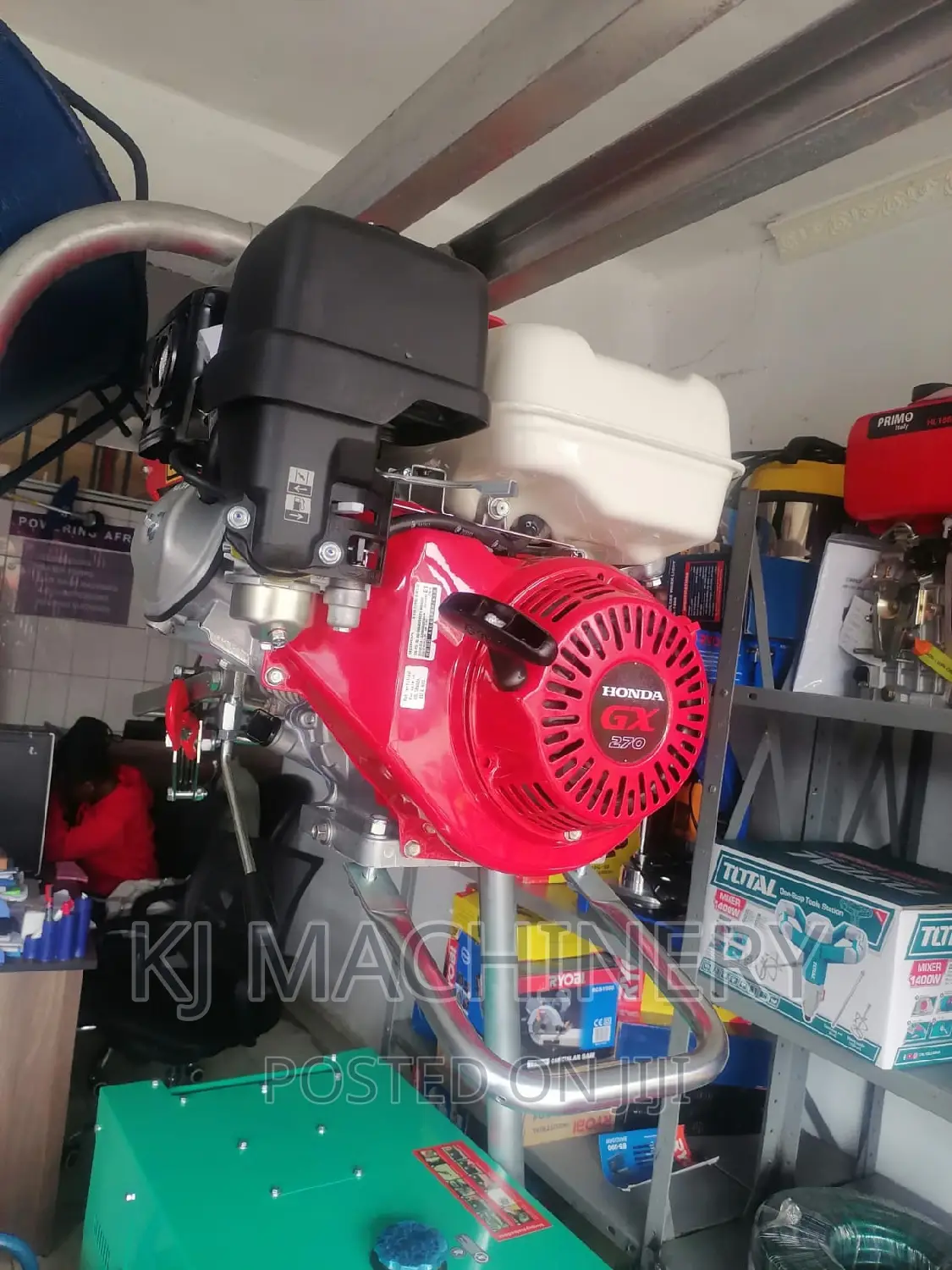 Iori Italian Red Top Honda Concrete Hoist/Lifter/Crane