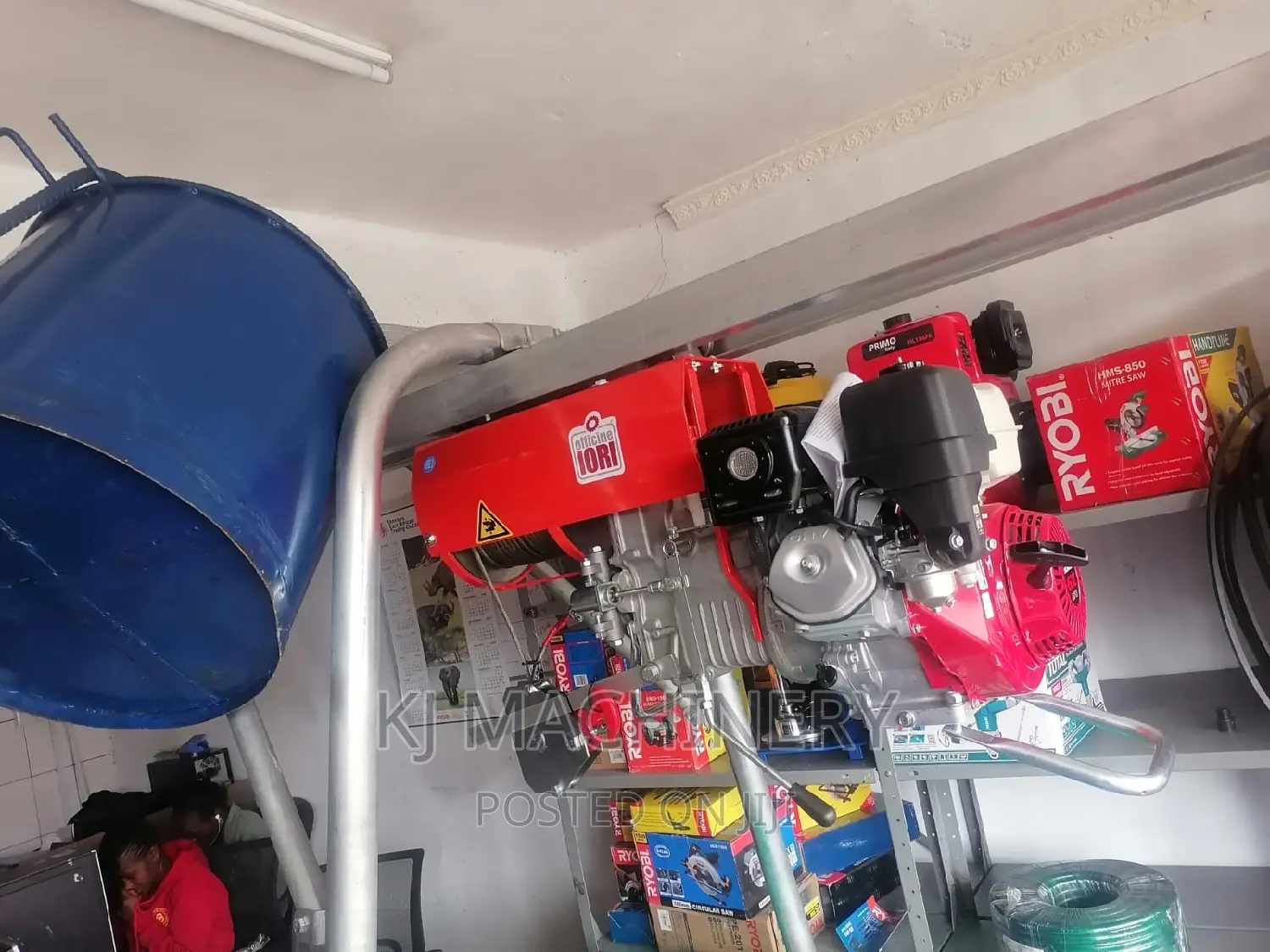 Iori Italian Red Top Honda Concrete Hoist/Lifter/Crane