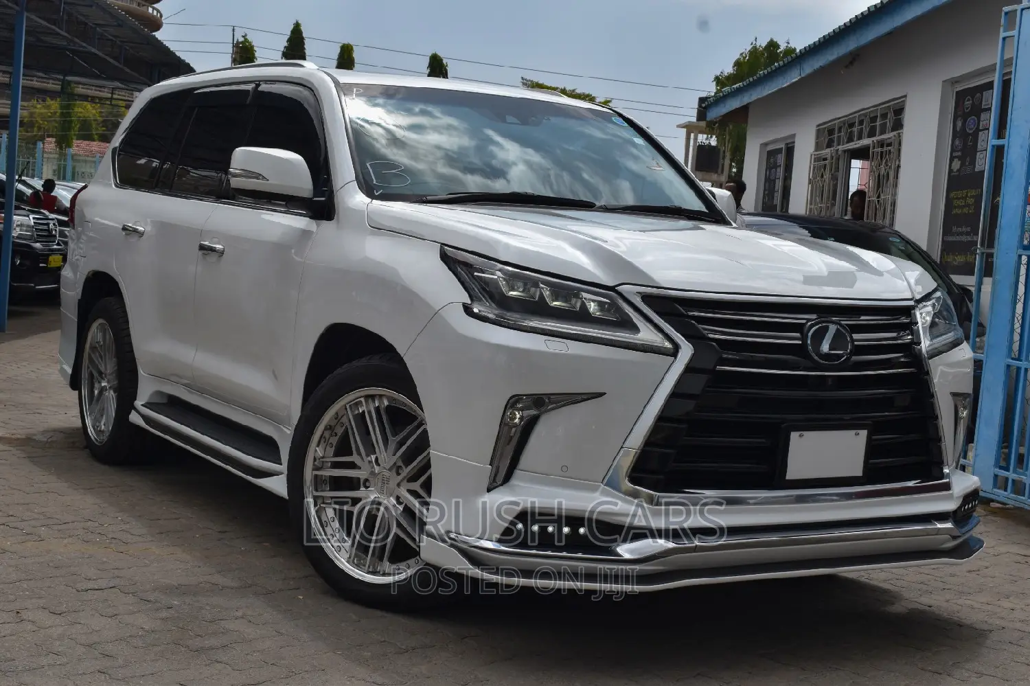 Lexus LX 2017 White
