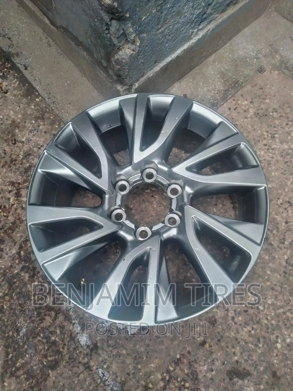 Original Rim Size 18 Inch for the Toyota Fortuner New Model.