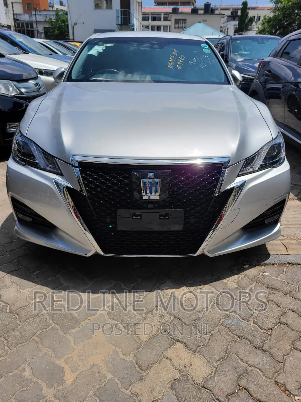 Toyota Crown 2017 Silver
