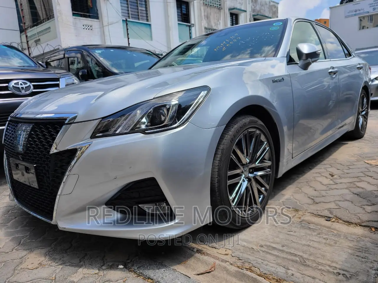 Toyota Crown 2017 Silver