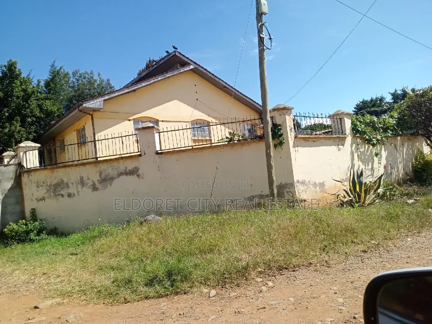 1/4 Plot With 4 Bedroom House Plus SQ 3bedroom House