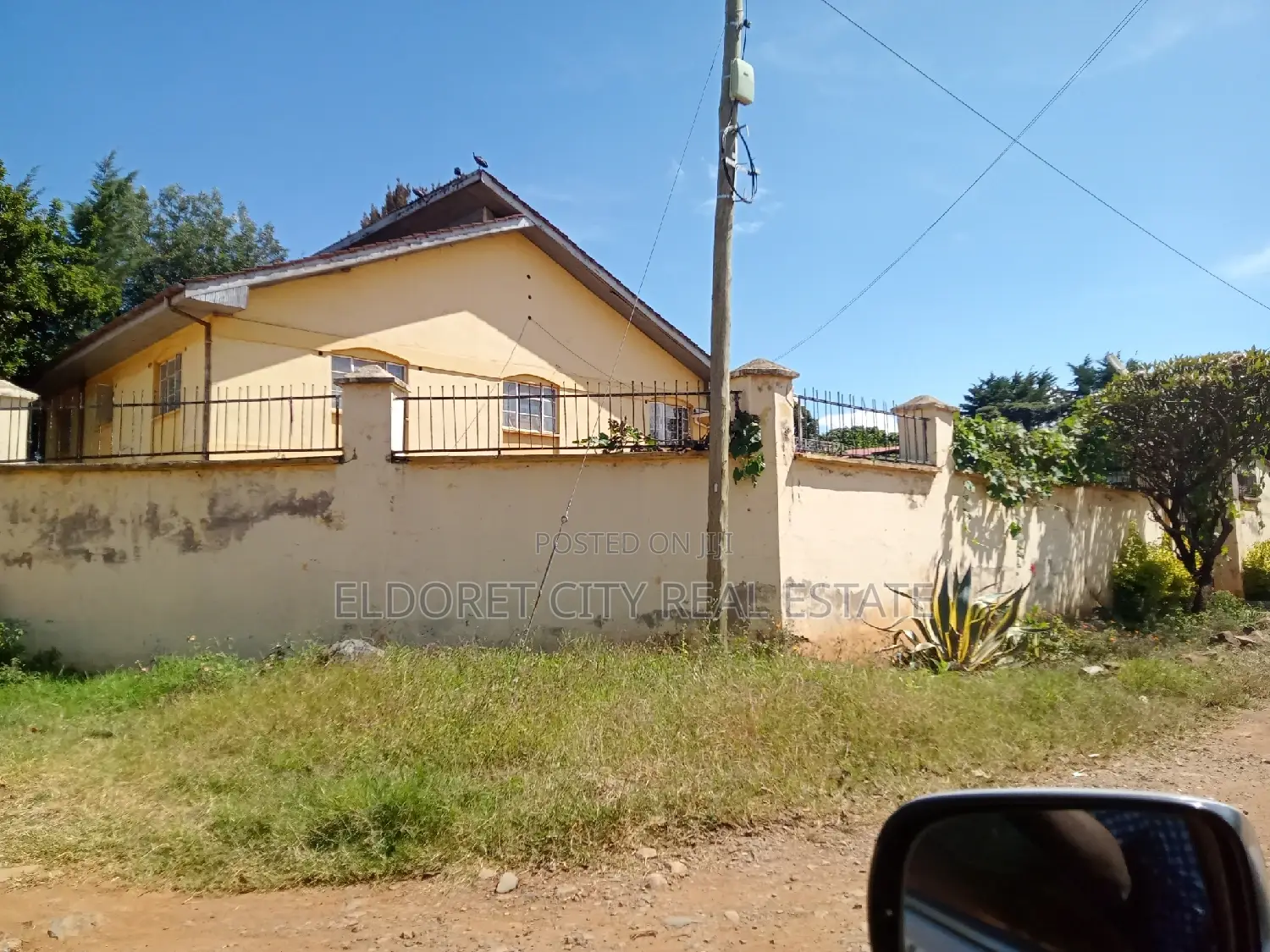 1/4 Plot With 4 Bedroom House Plus SQ 3bedroom House