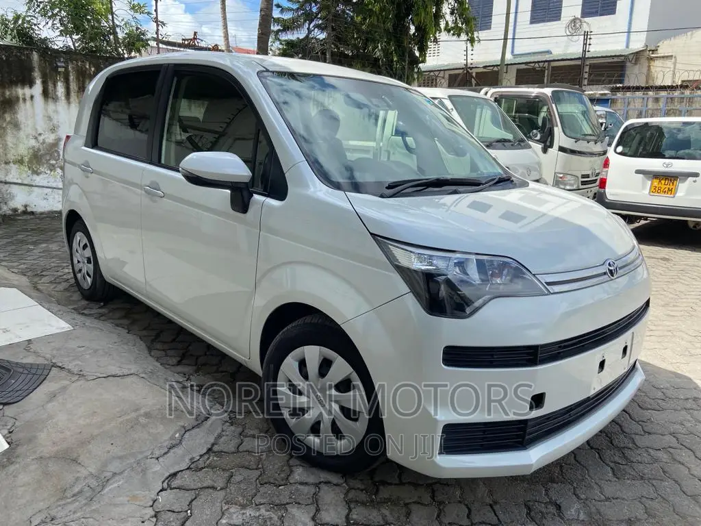 Toyota Spade 2016 White
