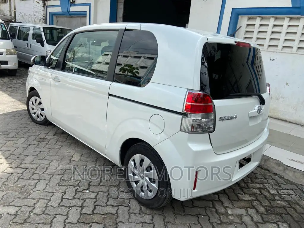 Toyota Spade 2016 White