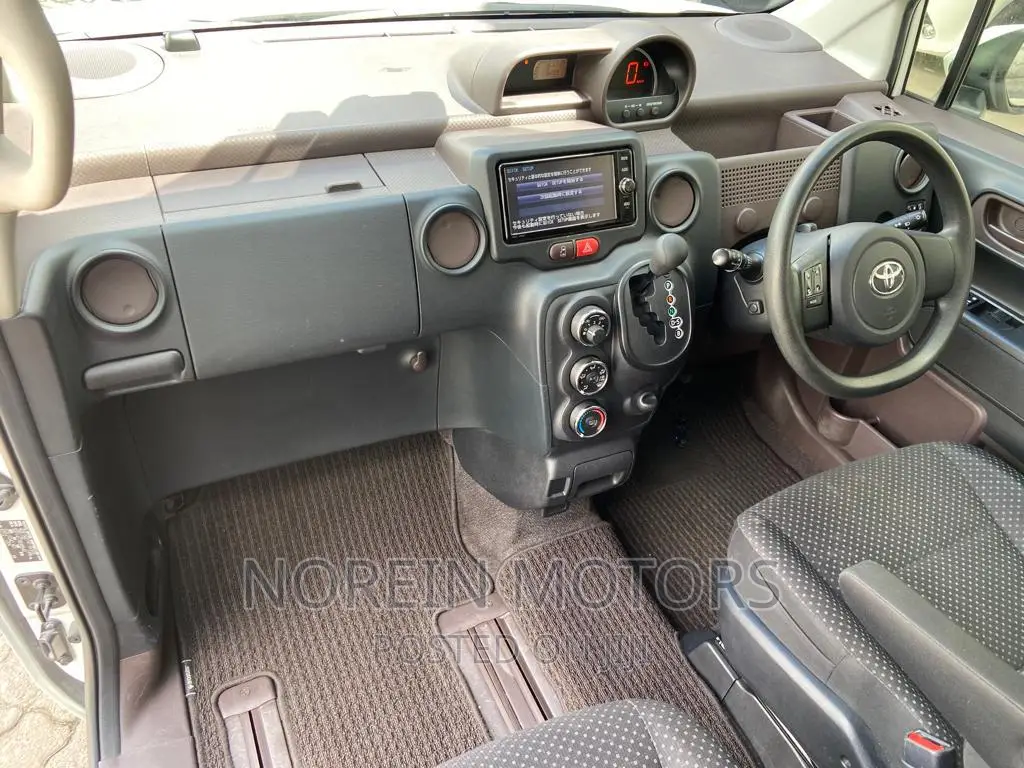 Toyota Spade 2016 White