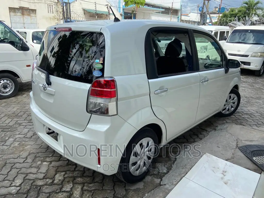 Toyota Spade 2016 White