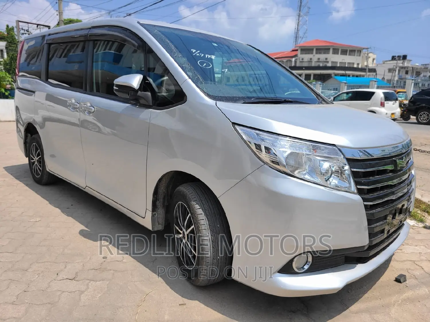 Toyota Noah 2.0 AWD (7 Seater) 2016 Silver