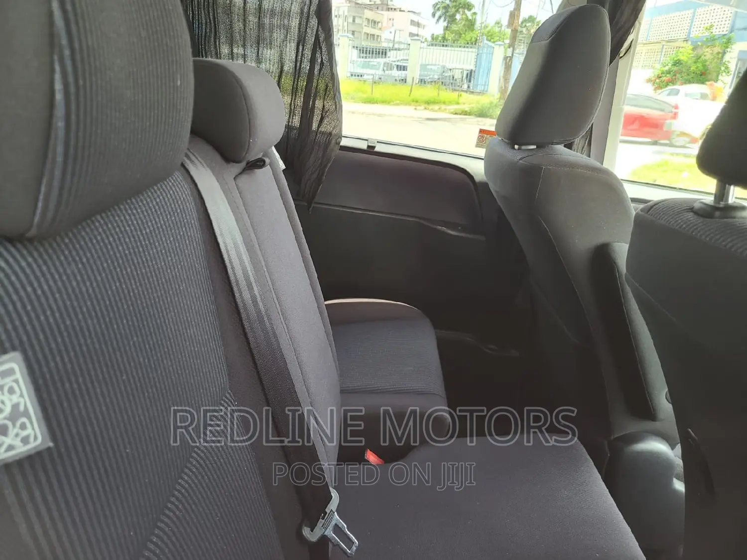Toyota Noah 2.0 AWD (7 Seater) 2016 Silver