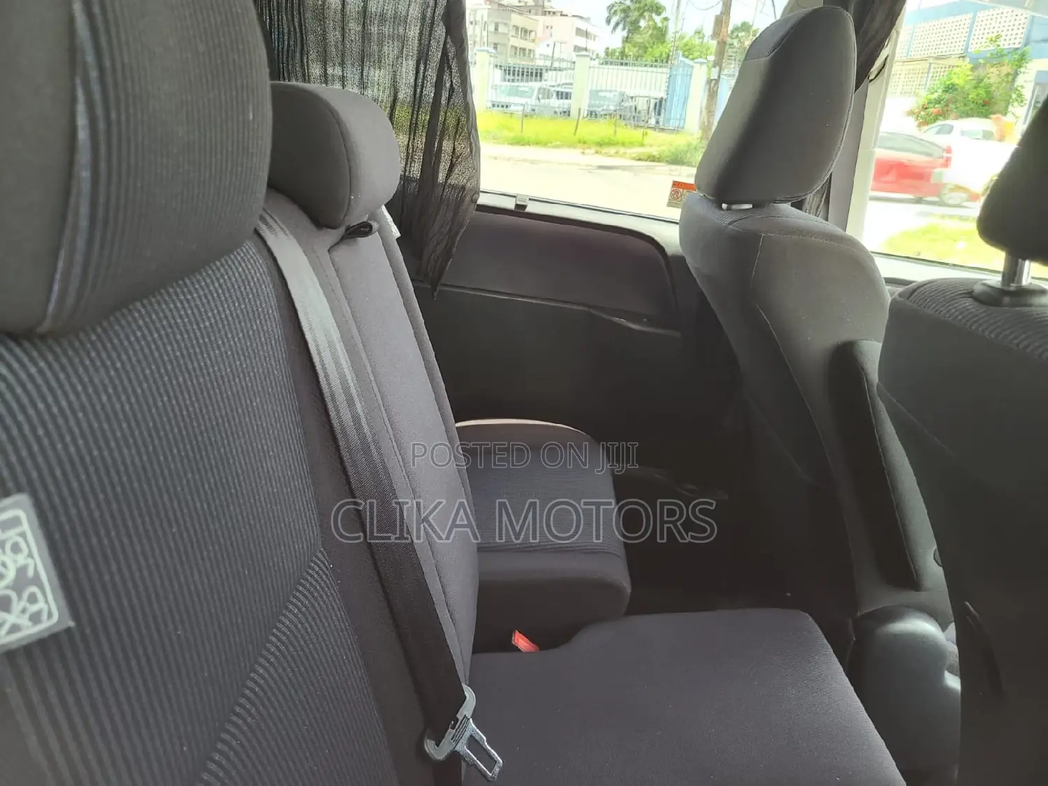 Toyota Noah 2.0 AWD (7 Seater) 2016 Silver