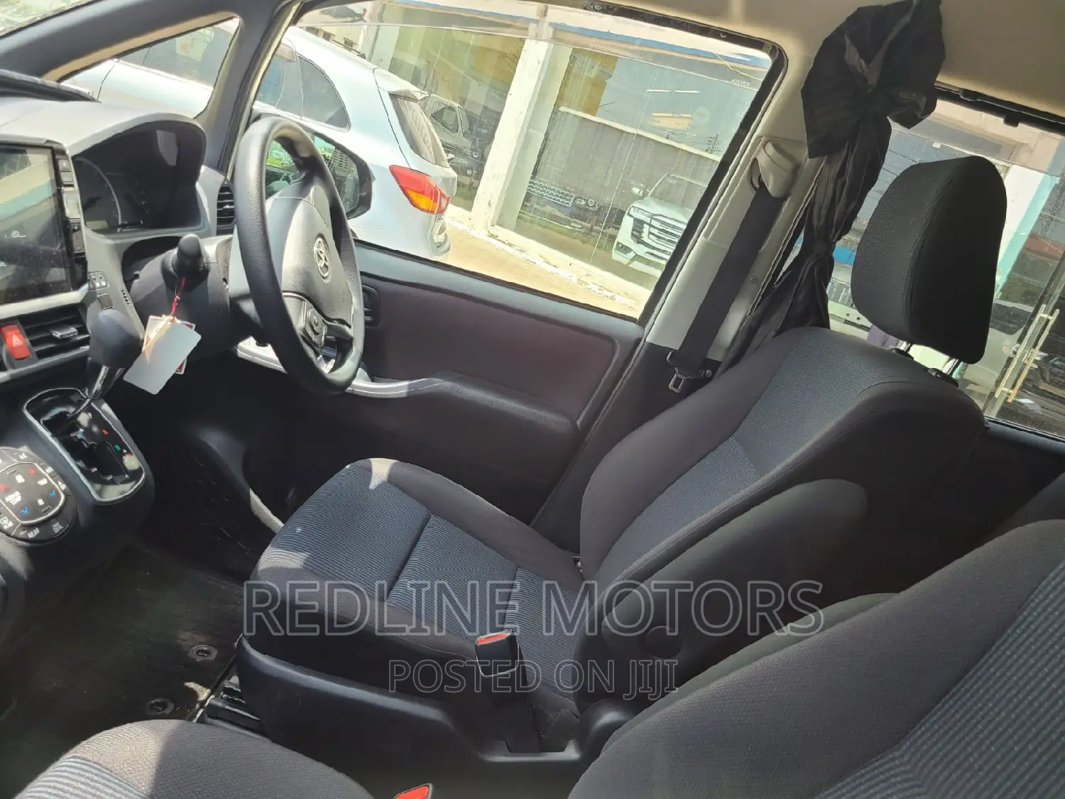 Toyota Noah 2.0 AWD (7 Seater) 2016 Silver