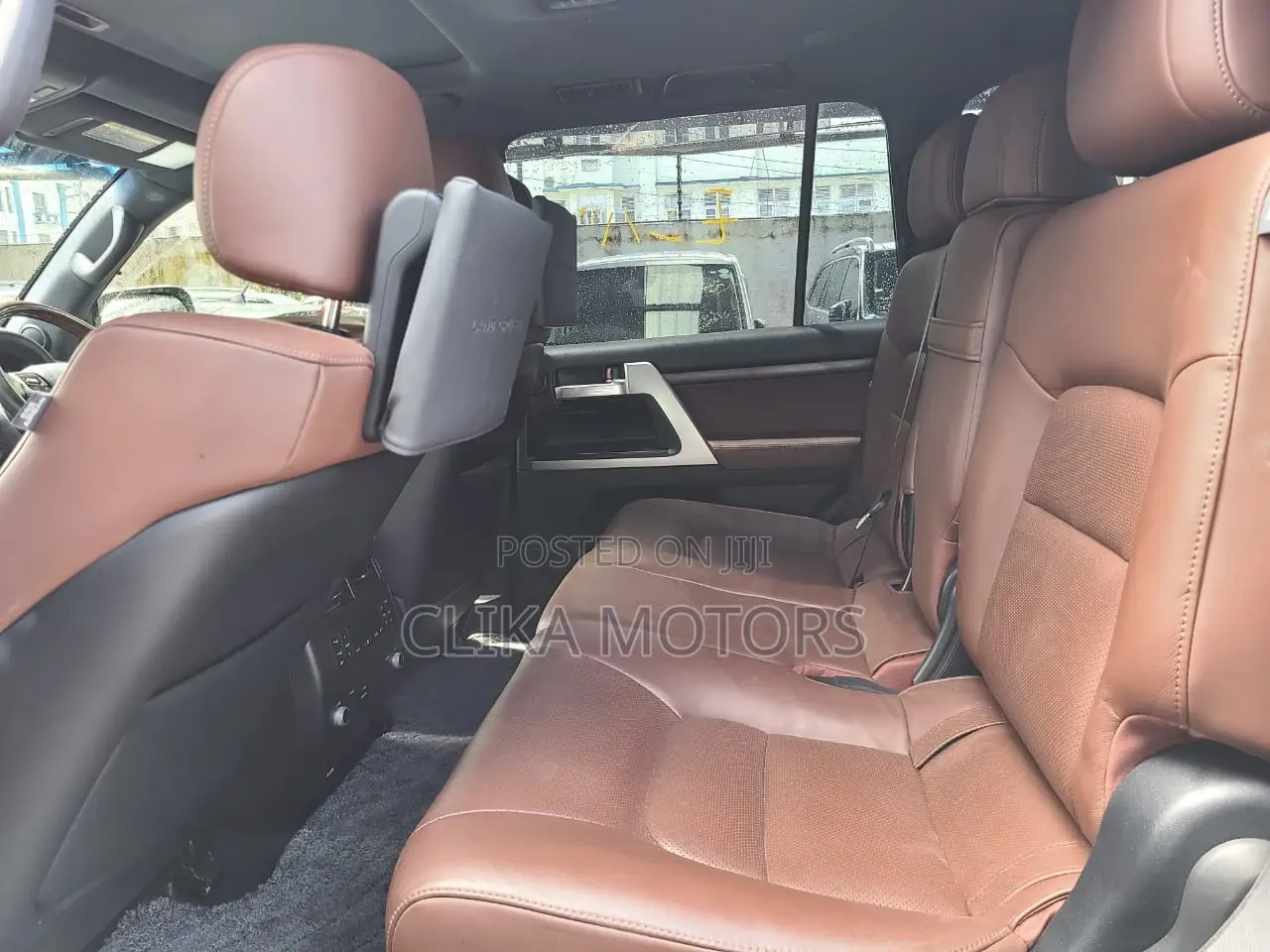 Toyota Land Cruiser 4.6 V8 AX 2017 Silver