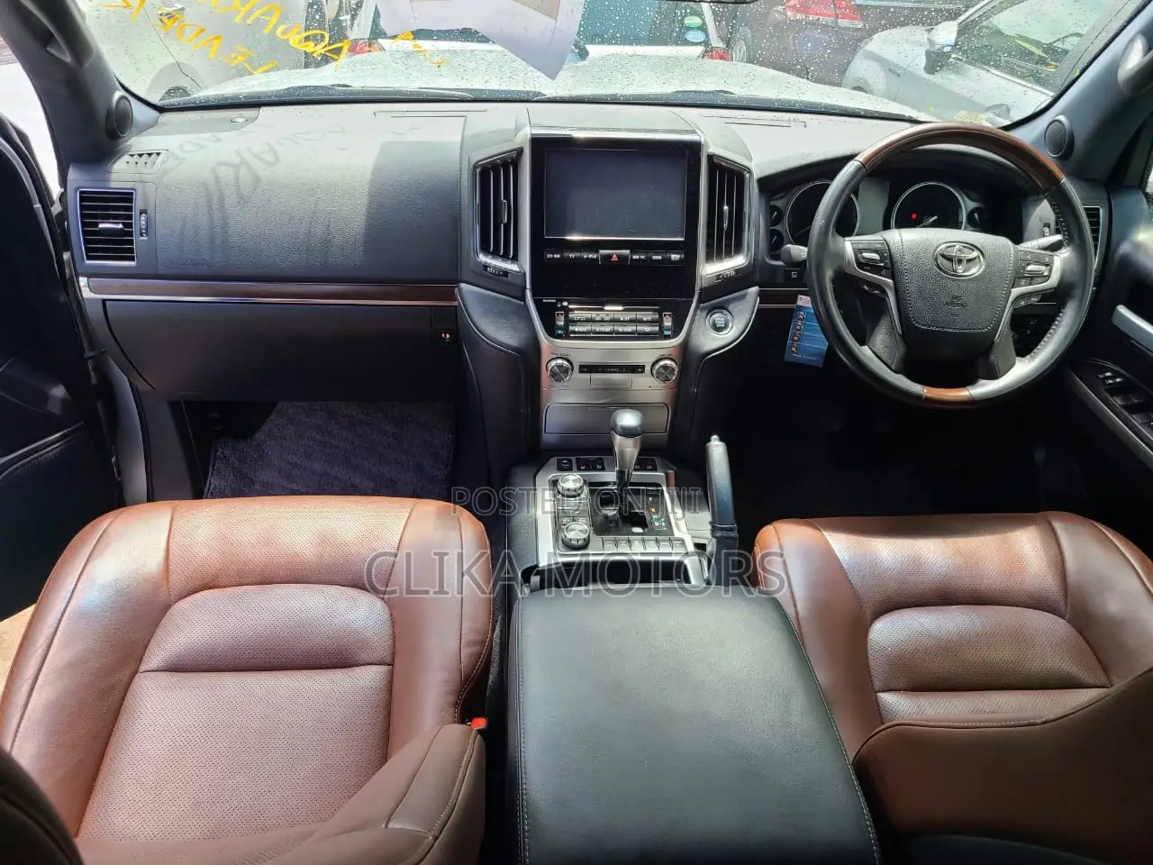 Toyota Land Cruiser 4.6 V8 AX 2017 Silver