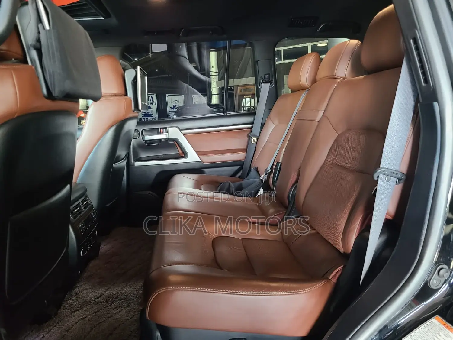 Toyota Land Cruiser 4.6 V8 AX 2016 Black