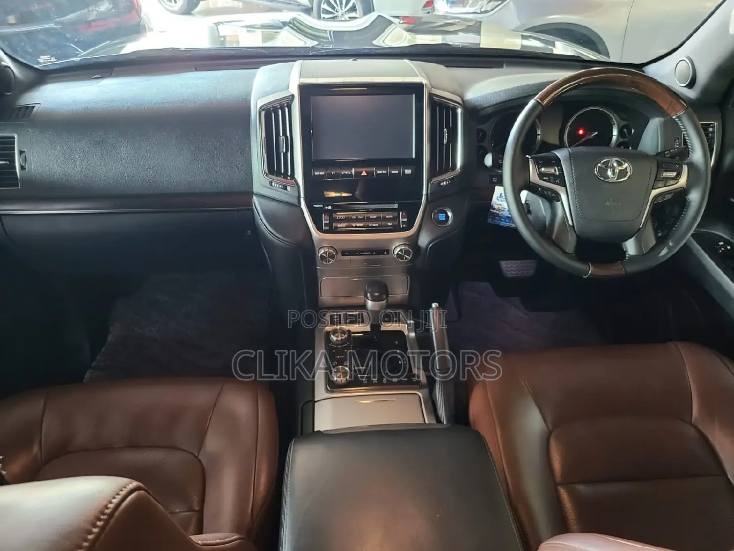 Toyota Land Cruiser 4.6 V8 AX 2016 Black