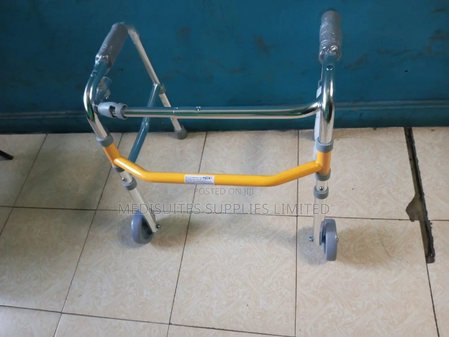 Pediatric Walking Frame With Wheels