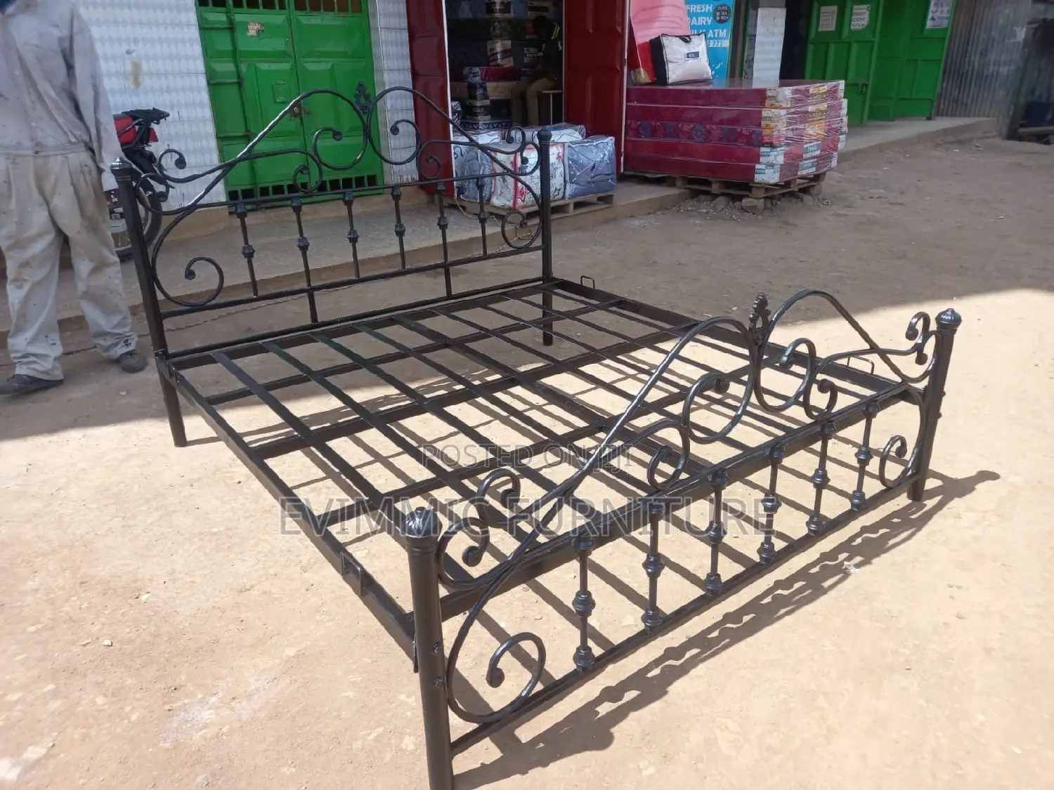 Queen's Land Metallic Beds