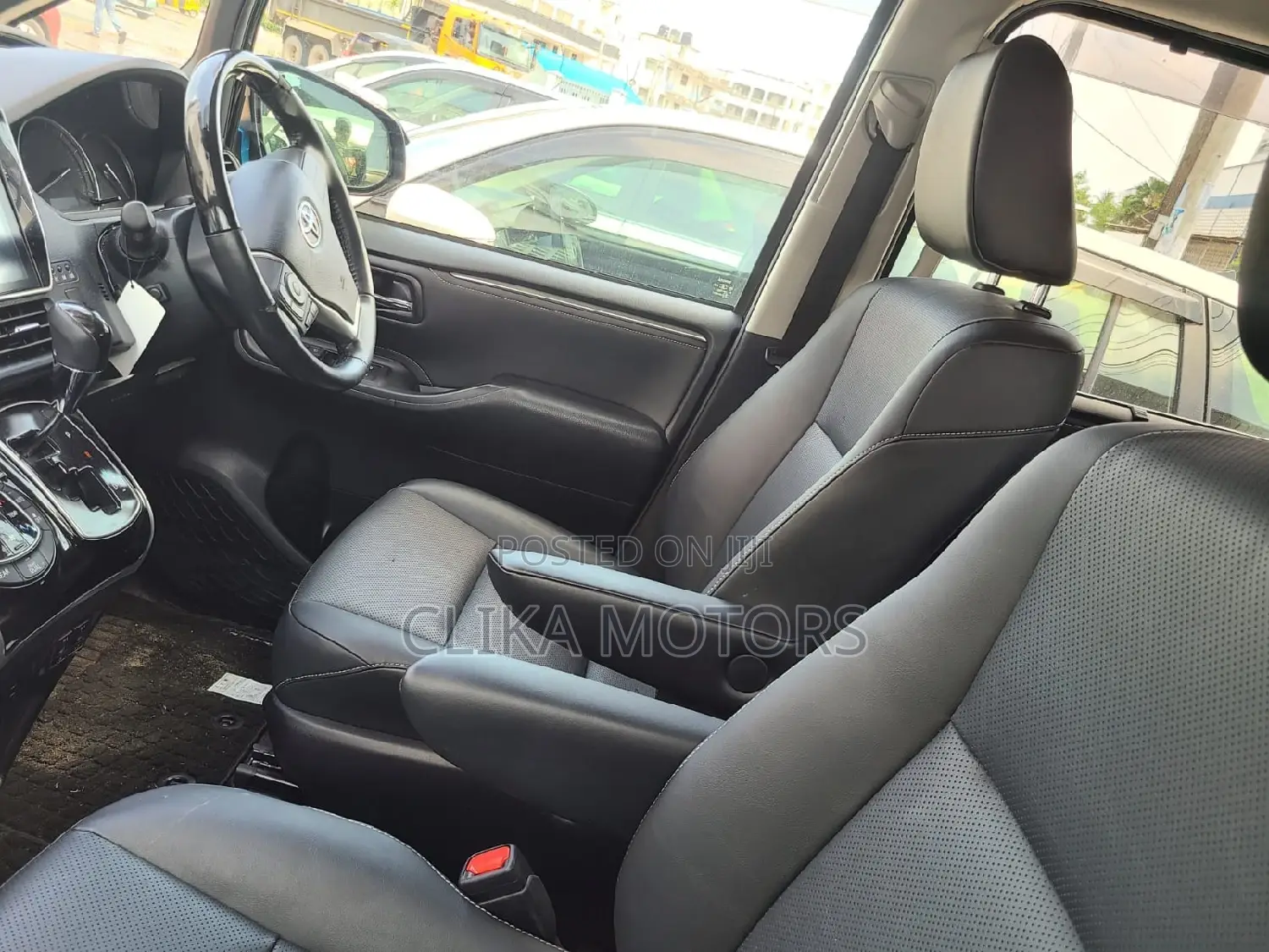 Toyota Esquire 2.0 AWD (8 seater) 2016 Black