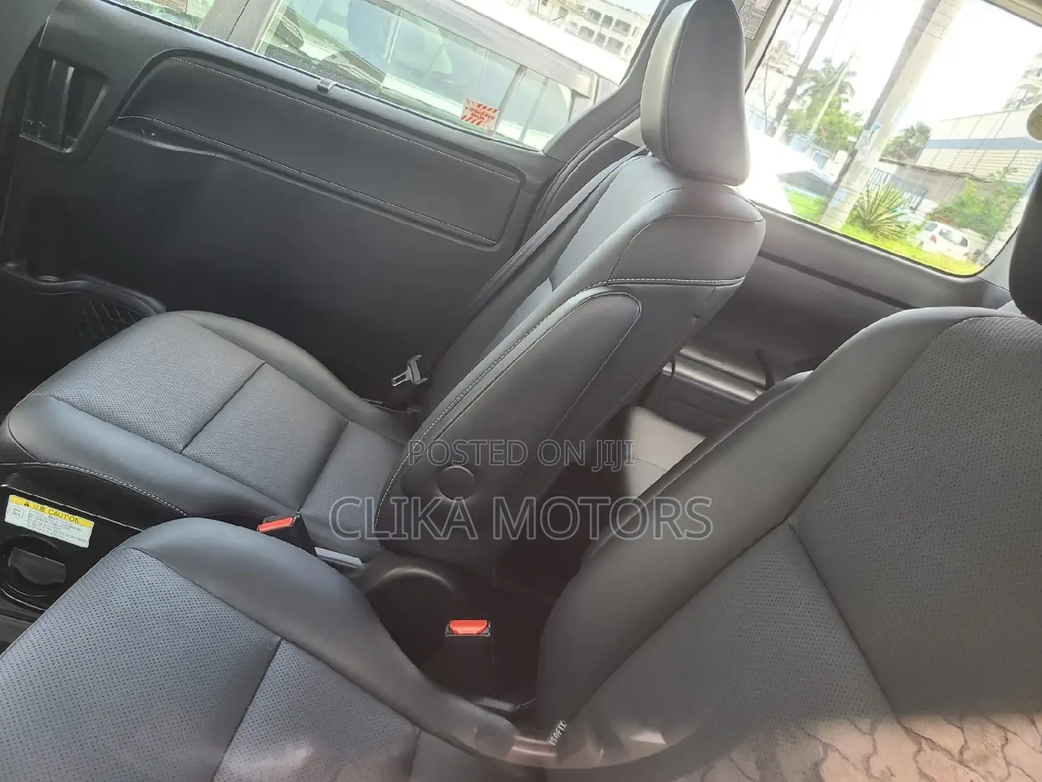 Toyota Esquire 2.0 AWD (8 seater) 2016 Black