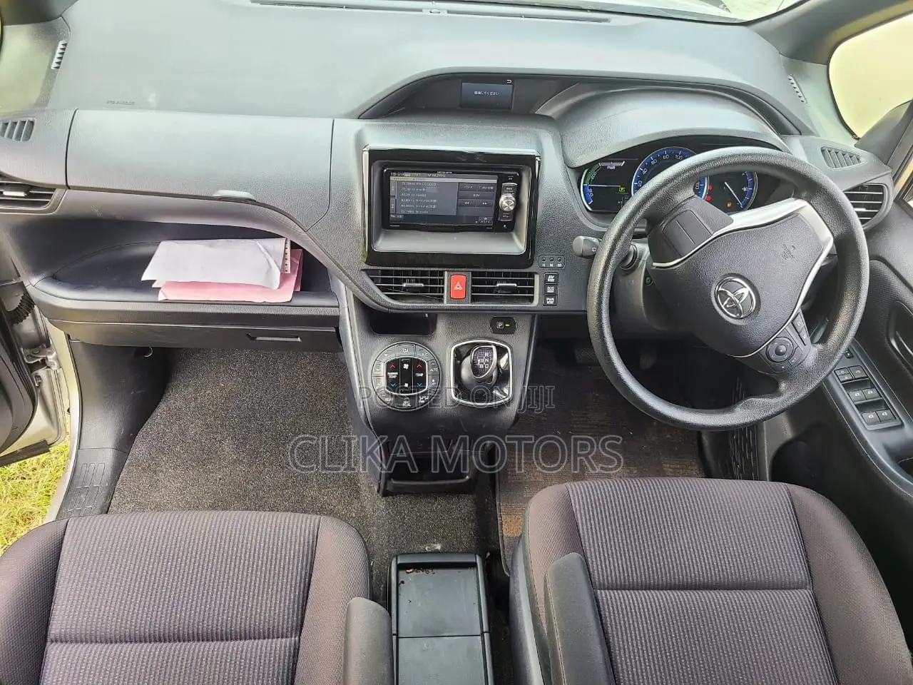 Toyota Noah 1.8 FWD Hybrid (7 seater) 2016 Silver