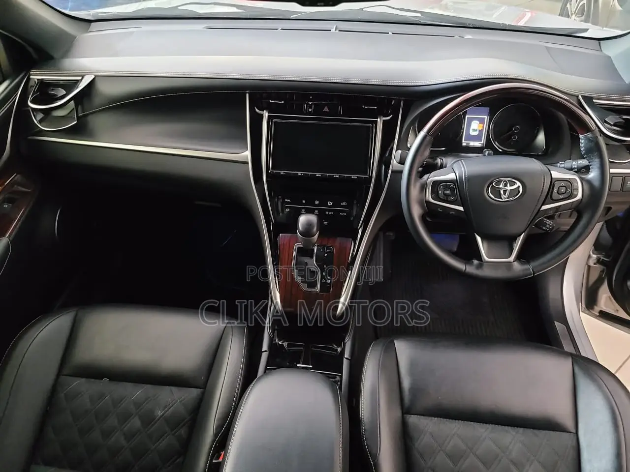 Toyota Harrier 2.0 4WD 2017 Silver