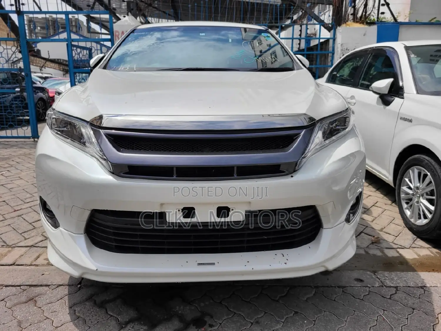 Toyota Harrier 2.5 Hybrid 4WD 2016 Pearl
