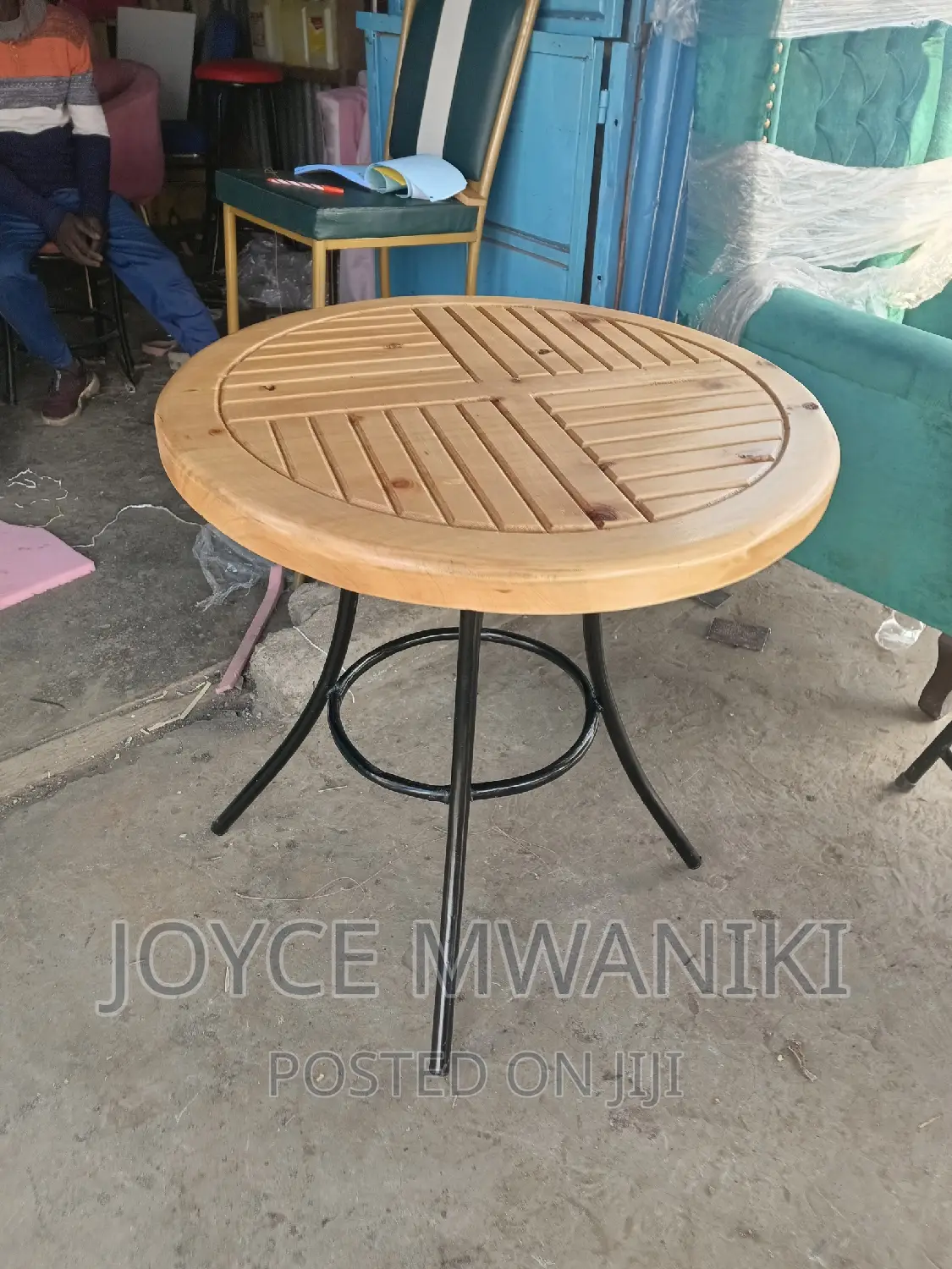 Wooden Round Table for Outdoor or Restaurant.