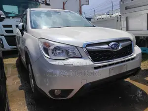 Subaru Forester Premium AWD 2020 White