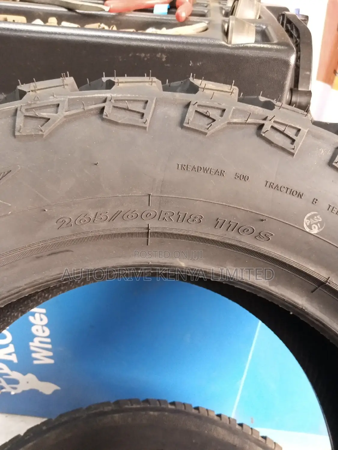 265/60r18 Maxtrek All-Terrain Tire
