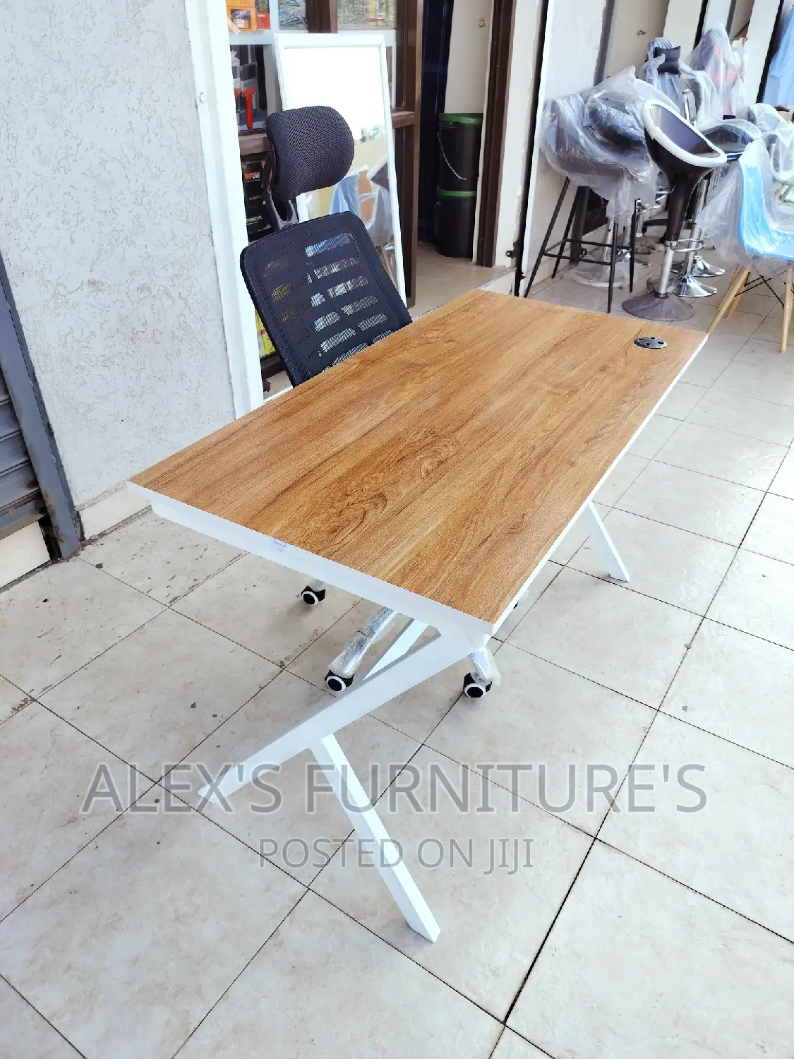 Strong Headrest Office Chairs Plus Durable Office Desk