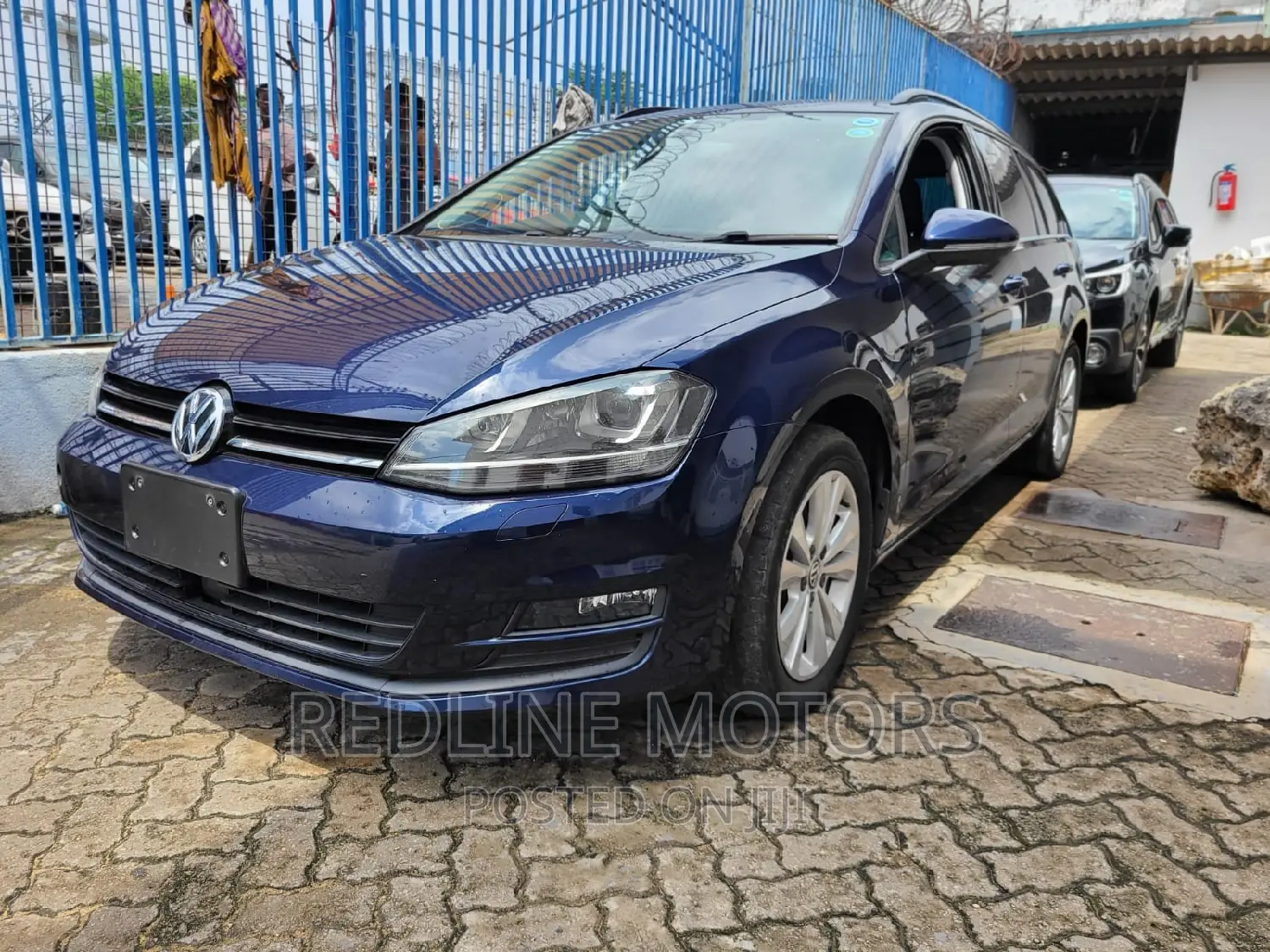 Volkswagen Golf TSI 2-Door FWD 2016 Blue