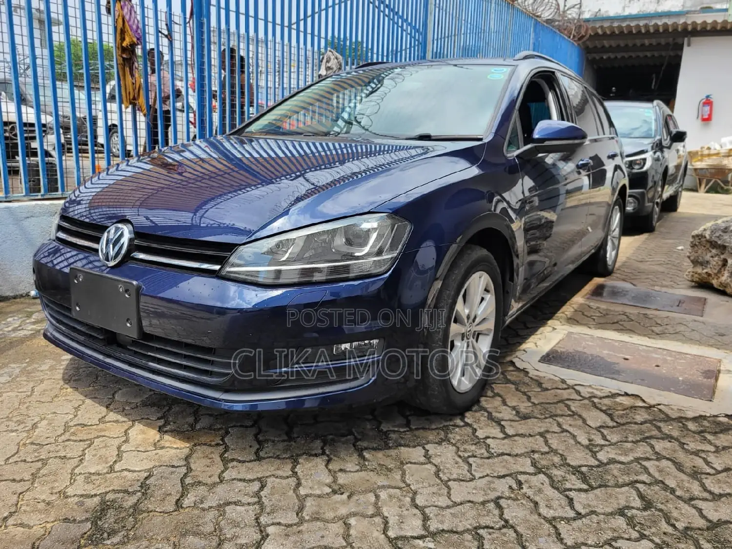Volkswagen Golf TSI 2-Door FWD 2016 Blue
