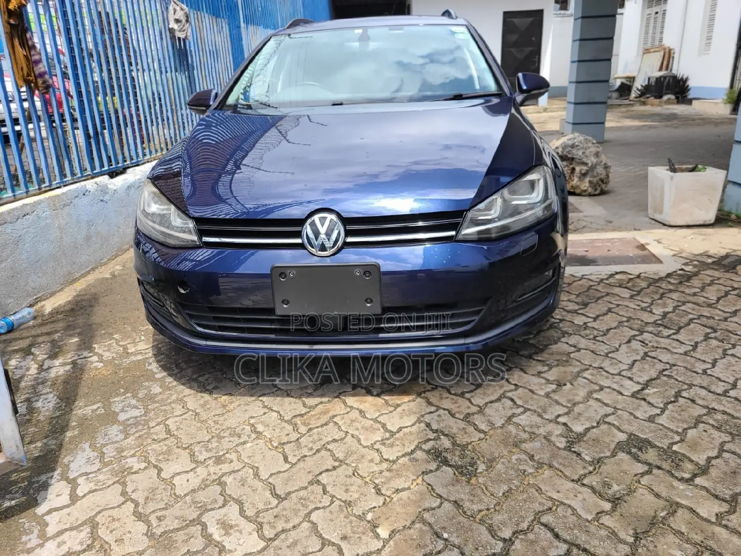 Volkswagen Golf TSI 2-Door FWD 2016 Blue