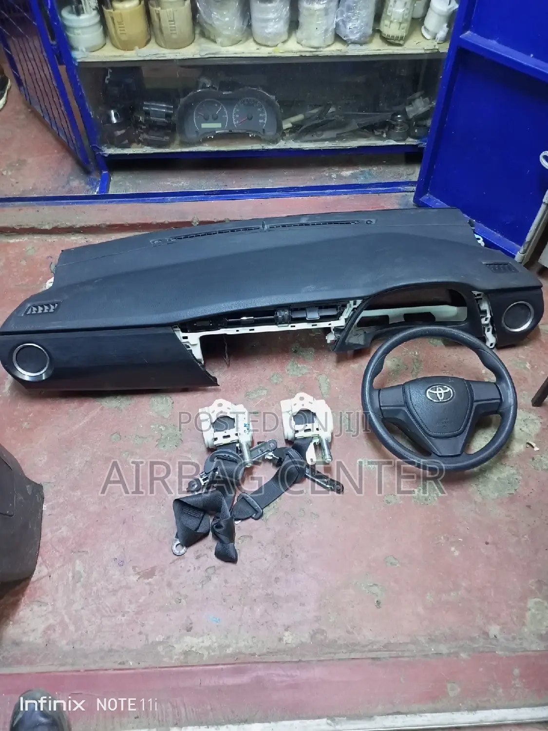 Auris Dashboard and Airbags