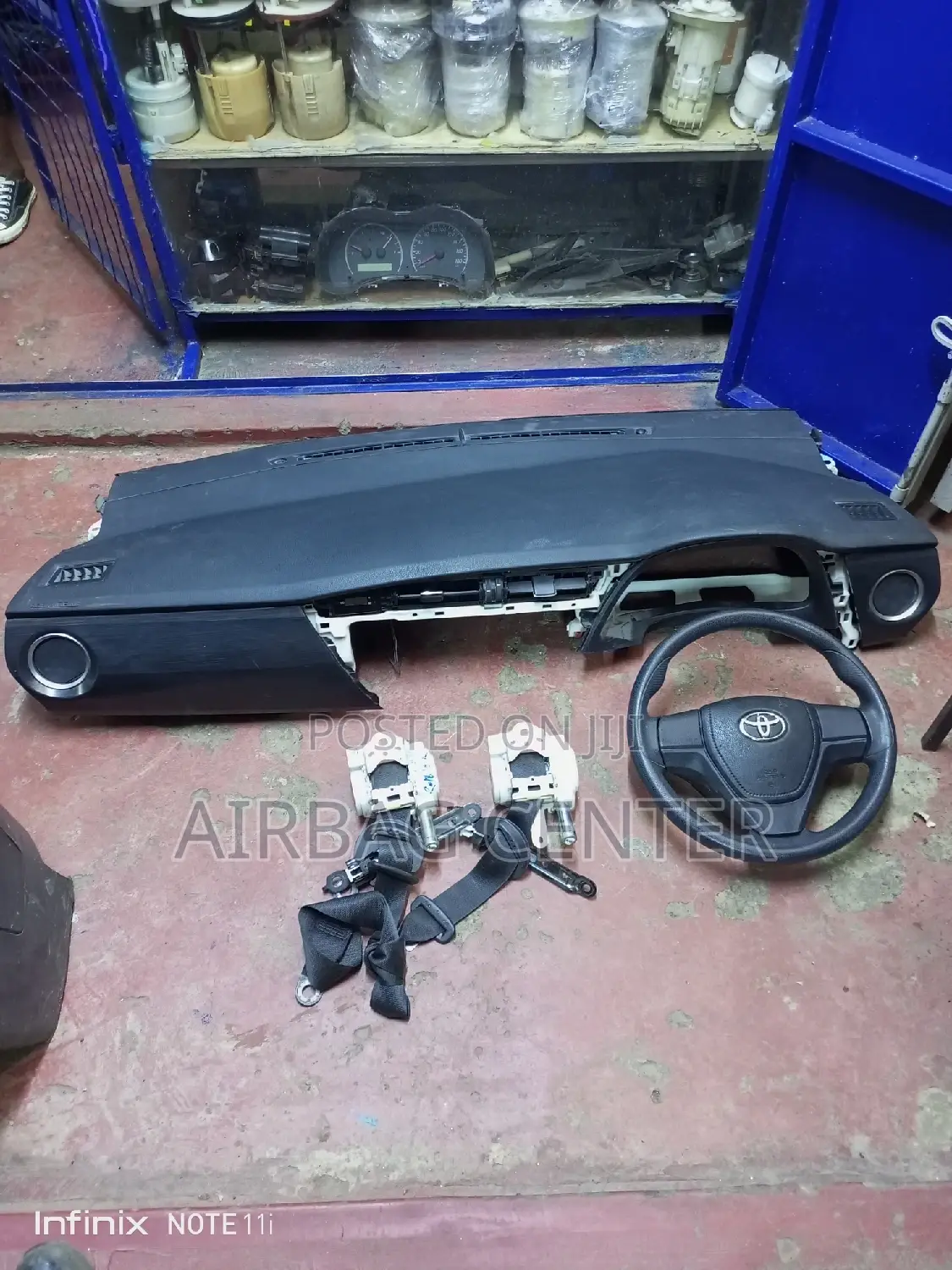 Auris Dashboard and Airbags