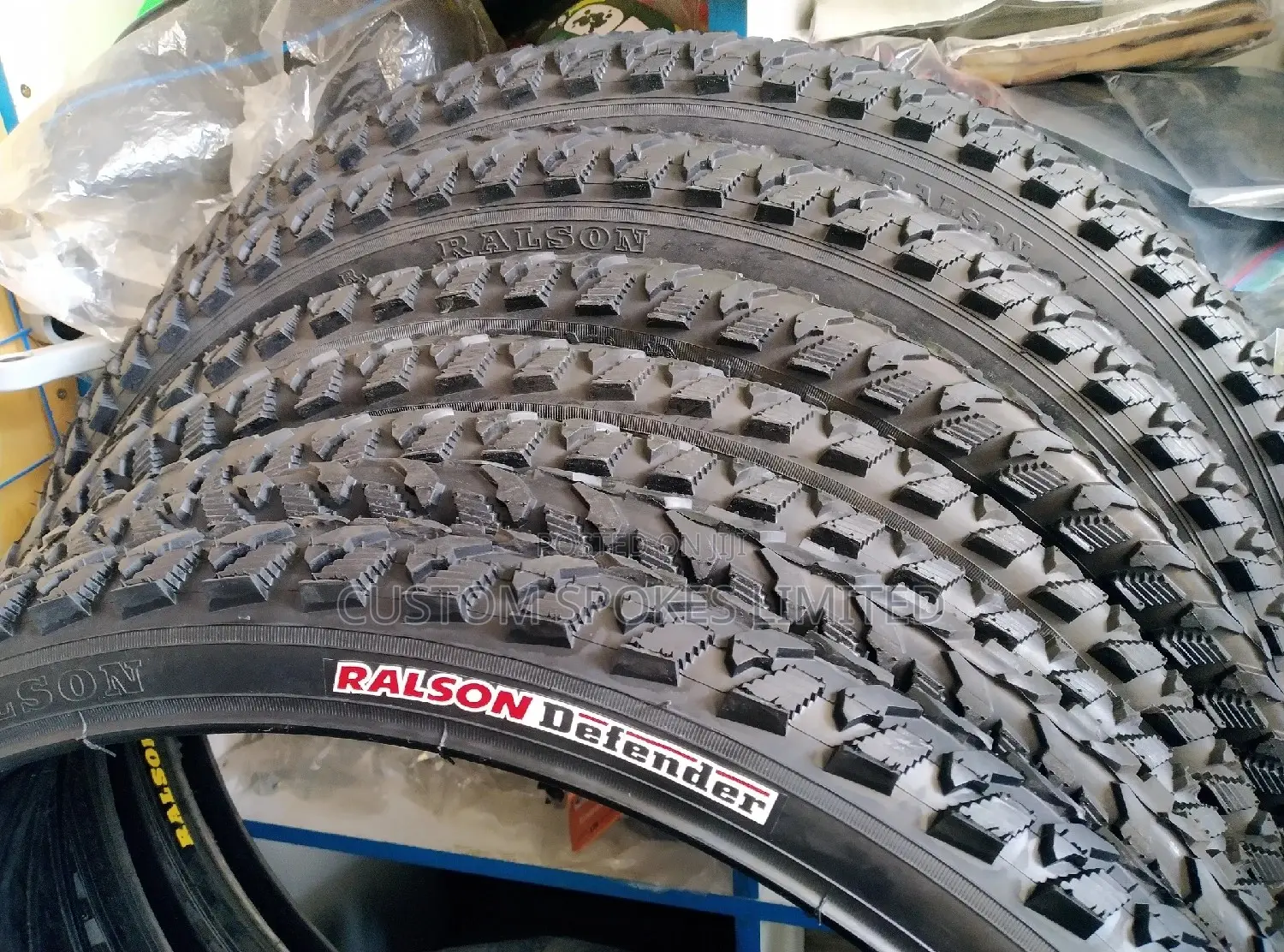 Defender 26x2.125 Black Ralson Tyres