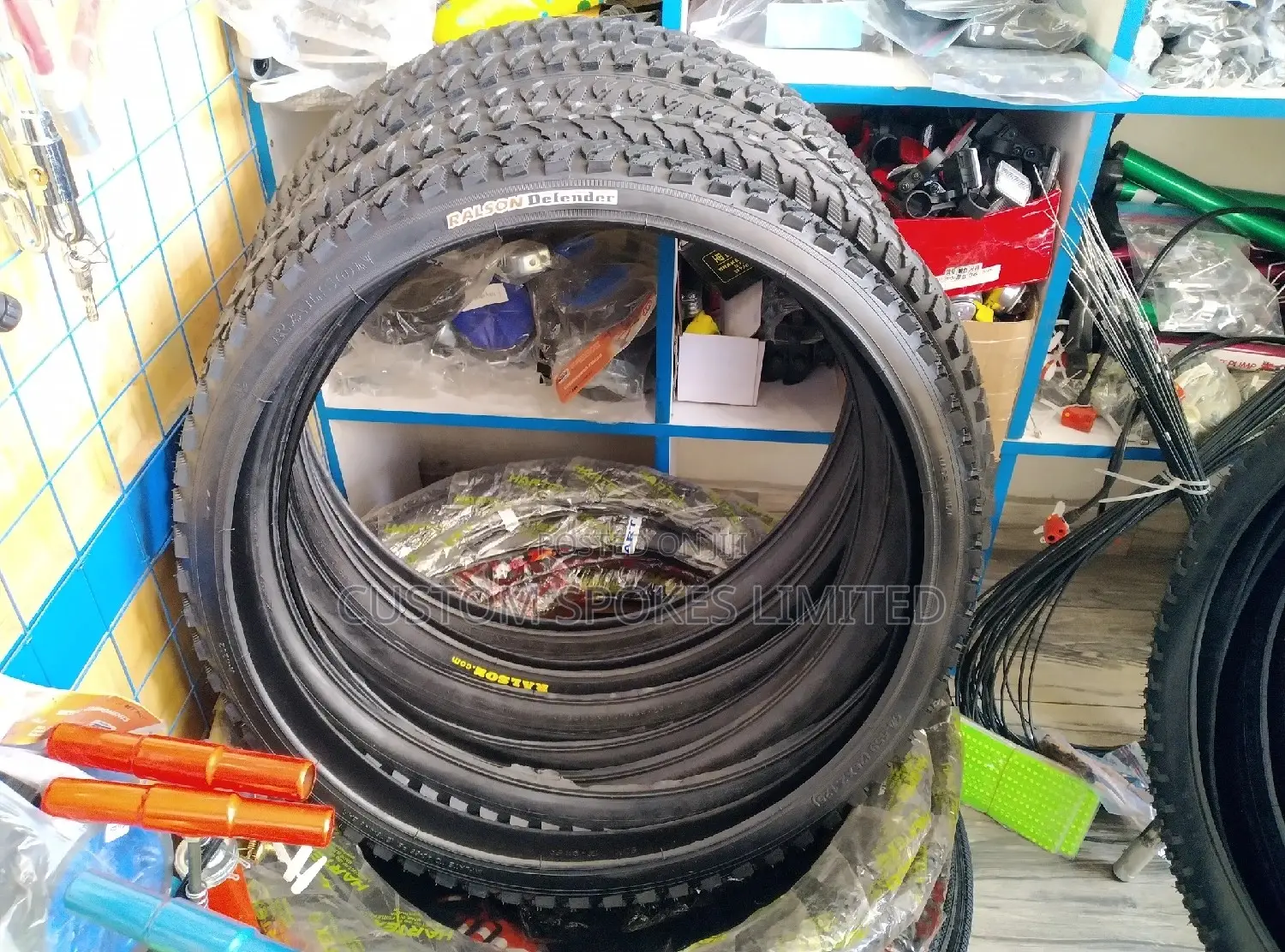 Defender 26x2.125 Black Ralson Tyres