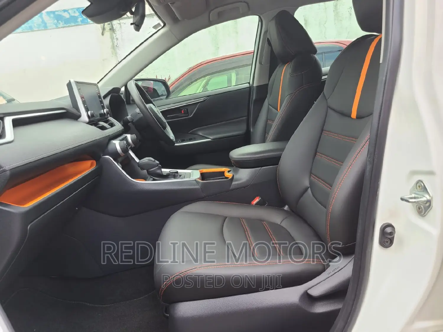 Toyota RAV4 LE AWD 2019 White