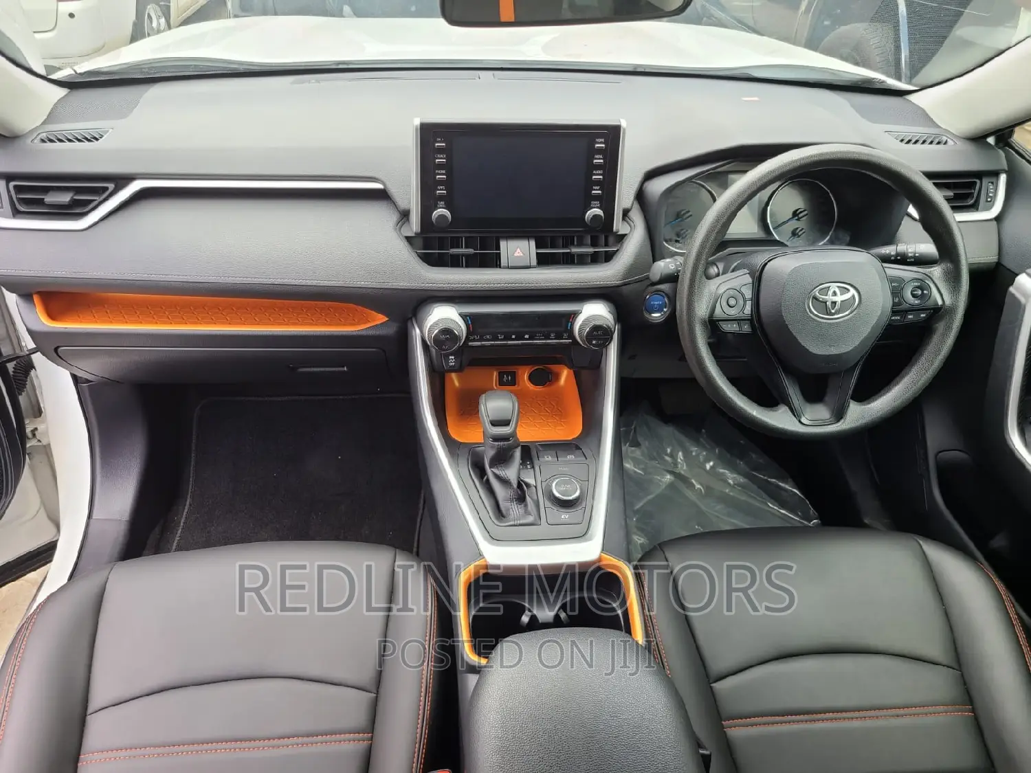 Toyota RAV4 LE AWD 2019 White