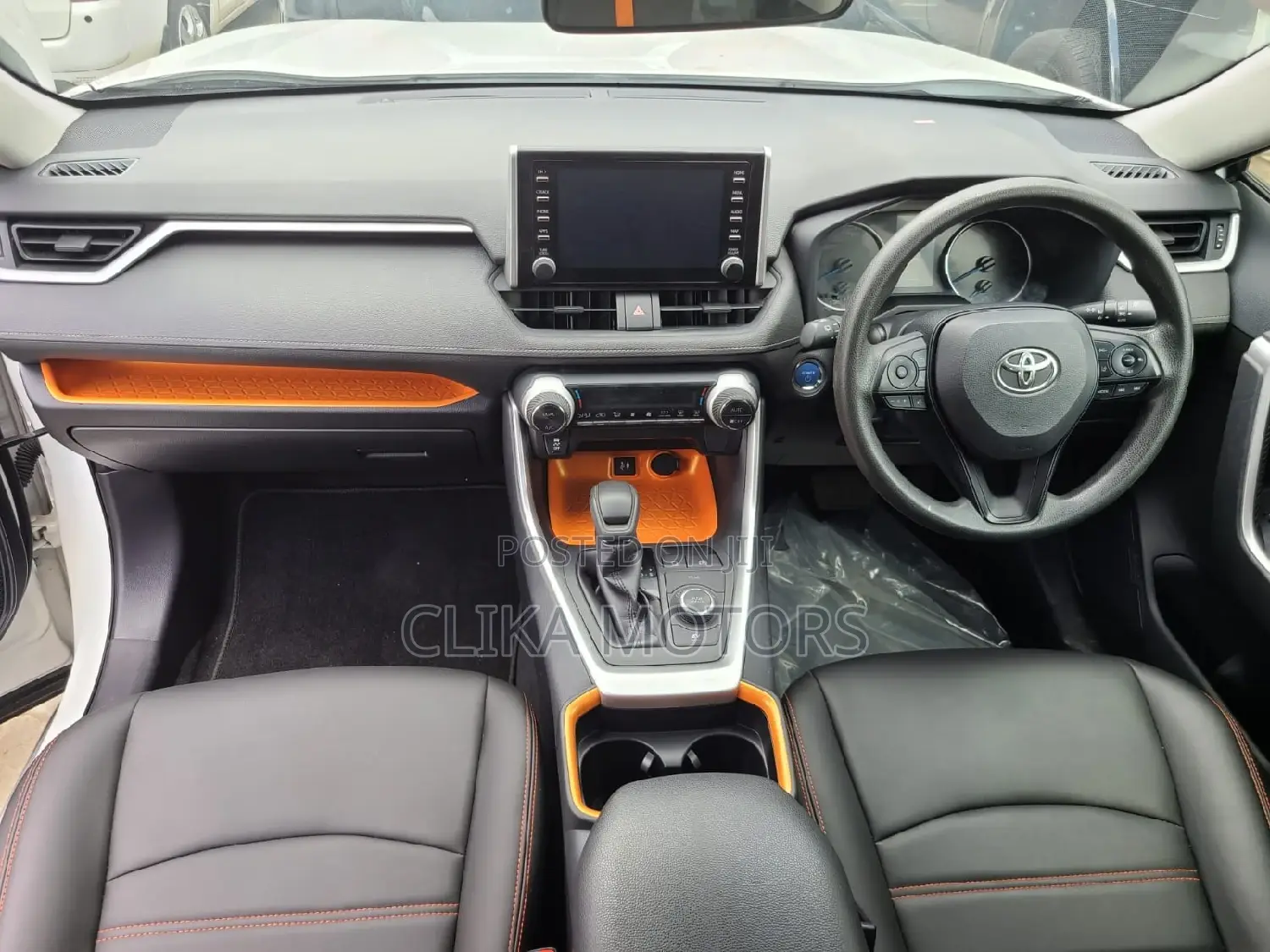 Toyota RAV4 LE AWD 2019 White