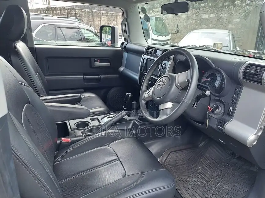 Toyota FJ Cruiser 2016 Beige